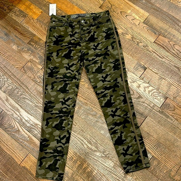 Matilda Jane Pants - NWT Good Hart Skinny Ankle Camouflage Pants.